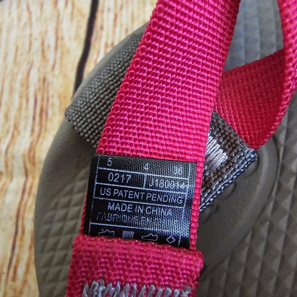 Chaco Pink & Gray sandals - Picture 6 of 8